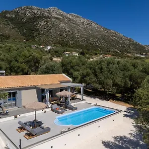 Tree Of Life Holiday home Valerianos